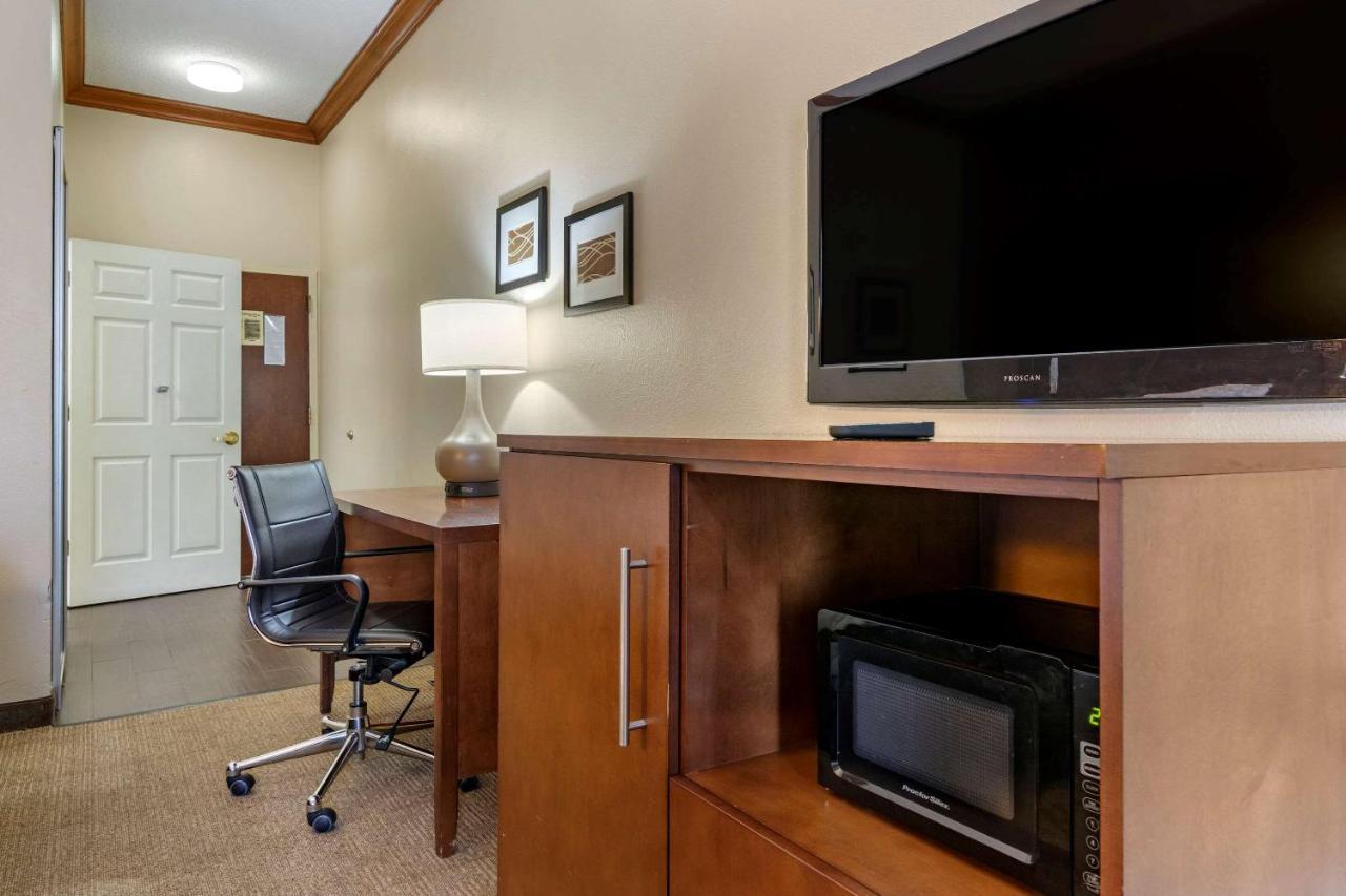 Comfort Inn & Suites Statesboro - University Area Buitenkant foto